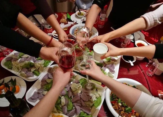 的习惯,平时也需要控制酒量,从健康大局出发,渐渐养成少喝酒的习惯