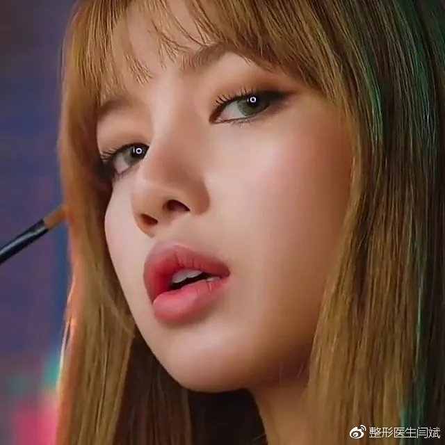 lisa那么大的脸凭啥被称作东南亚芭比脸