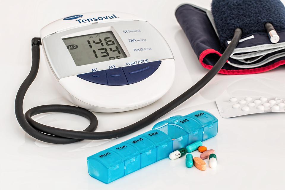 50岁后血压多少算正常？新版指南给出更严格血压达标标准