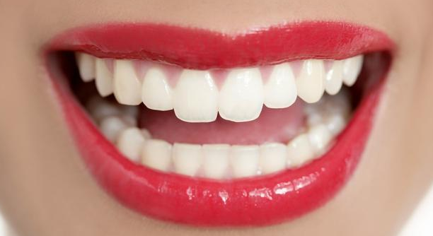 从婴儿期乳牙,到青少年成人的恒牙,牙齿会一直陪我们慢慢变老