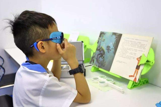 弱视孩子在12岁之前被发现,可以治好!