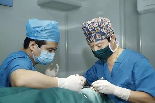 如何避免切开重睑术后留下明显疤痕_丁合军_主治医师_爱问健康