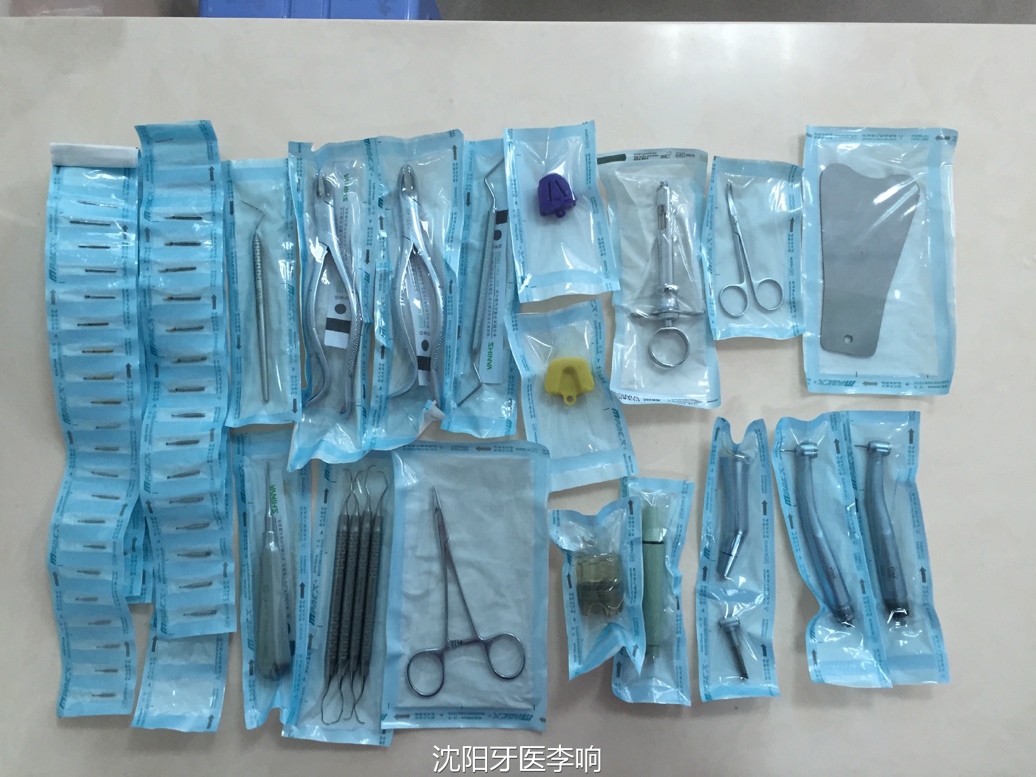 心里有数牙科治疗对使用的器械有严格的消毒灭菌规定,需要经过规定的