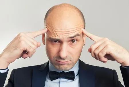 如何判断脱发的类型?(附带额角、秃顶改善)_刘长春_主任医师_爱问健康