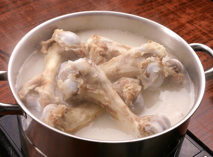 骨折后媳妇天天炖汤骨头没长好倒胖了十斤骨折应该如何饮食