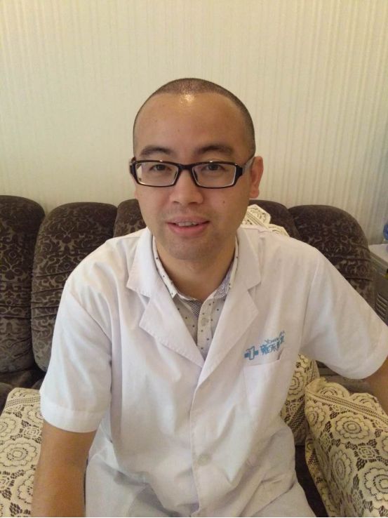 为什么秃顶的人这么多很少有做植发的附带医生植发4年效果