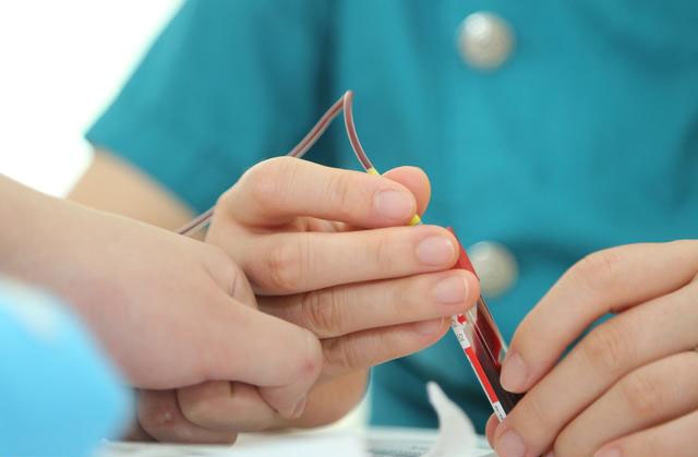 电解质用什么管子抽血辟谣：医院抽了好几次血，都抽成贫血了？医生：抽血很必要！_https://www.jmylbn.com_新闻资讯_第1张